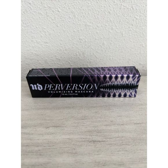 URBAN DECAY PERVERSION VOLUMIZING MASCARA BIGGER BLACKER BADDER 0.4 Oz / 12 ml. - Picture 2 of 4